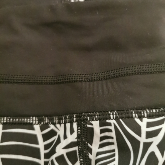 Lululemon s 6 run a marathon crop - Picture 8 of 10